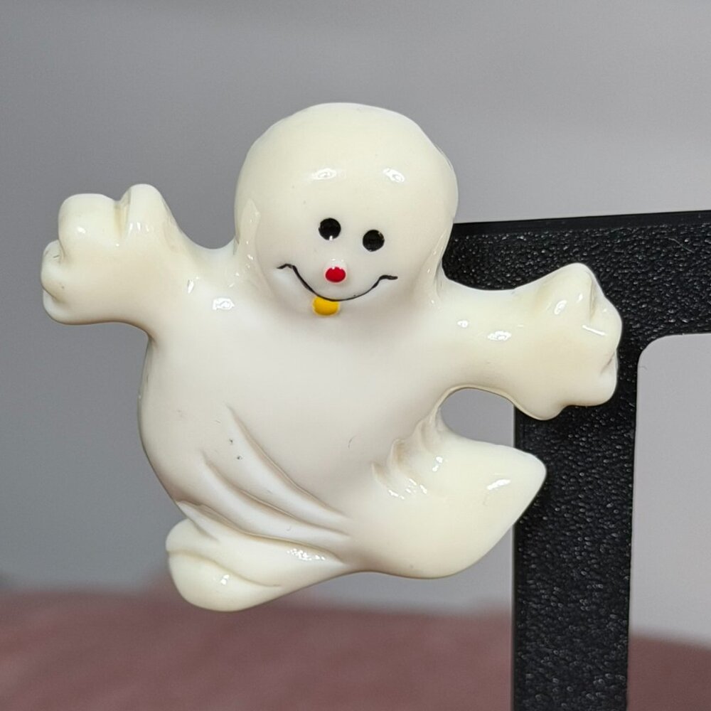 Vintage Smiling Ghost Brooch Pin •  Plastic • Retro / Halloween